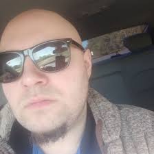 Jim Staff put down his pool cue Tuesday and picked up his guitar. He played  for over 3 hours at the Avenue, 311 Corunna Ave. How good was he? When he  said