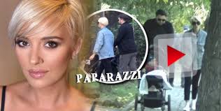 Ask anything you want to learn about dumitrescu diana by getting answers on askfm. Diana Dumitrescu TratatÄƒ Ca O ReginÄƒ De SoÈ›ul Ei Gestul SurprinzÄƒtor Pe Care L A FÄƒcut In Timp Ce Au IeÈ™it Cu BÄƒieÈ›elul La O Plimbare Paparazzi Spynews Ro