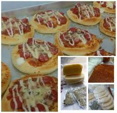 Roti pizza yang dibuat dengan adonan berikut dijamin kering dibagian bawahnya dan lembut. Albani Frozen Paket Pizza Mini Isi 15 Bh Roti Pizza Mini Facebook