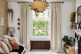 The perfect valance to add a chic touch to a rustic or country decor. Country Curtain Ideas For Living Rooms Country