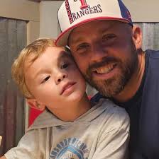 Trying something different. (The pineapple pizza is definitely not for me.) 