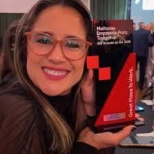 Muito Feliz pela lembrança do meu time pelo meu aniversário!! Até  felicitações da Colômbia!! Realmente é um time nota 100!! Não sou perfeito,  mas com um time assim as chances de se