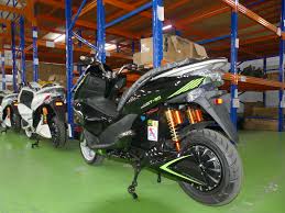 Kali ini, maklumat terkini menunjukkan bahawa motosikal elektrik berbumbung ini sedia diimpot ke malaysia dengan harga rm14,999 untuk semenanjung dan rm15,999 untuk sabah dan sarawak. Motosikal Elektrik Treeletrik T90 Harga Bermula Rm10 494 Careta