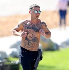 Favourite surface is grass, shot is backhand and tournaments are australian open and wimbledon. Shia Labeouf Hat Seinen Ganzen Oberkorper Tatowiert Fur Real Fur Die Rolle Der Steuereintreiber Aktuelle Boulevard Nachrichten Und Fotogalerien Zu Stars Sternchen