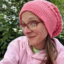 Quick craft idea coming through! 🧶The perfect potholder for pans, mugs,  and everything in between. 24/7 Cotton® Yarn: https://ow.ly/N87k50XKvBs 📷  pancakepatternscrochet (IG)