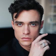 ─┈ 𝕄𝕒𝕩 𝕎𝕠𝕝𝕗𝕖◝ (@maxtheewolfe)