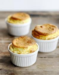 Petits Souffles Legers Au Fromage Recette Recette Souffle Au Fromage Recette Apero Facile Recette