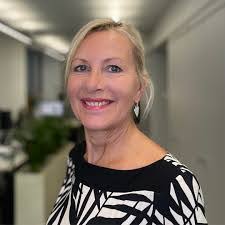 Nieves Valle's Instagram, Twitter & Facebook