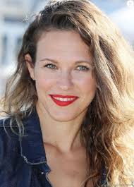 She has sold over 8 million albums and singles worldwide as of december 2007. Lorie Babelio