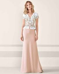 Spiccano tra le nuance scelte dalla maison pronovias anche colori moda dai toni caldi e intensi. 77 Idee Su Pronovias Abito Da Cerimonia Vestiti Abiti