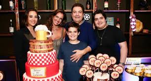 Em suas redes sociais, luciana cardoso sempre compartilha diversos momentos de sua rotina. Fausto Silva Celebra Aniversario De Luciana Cardoso Com Filhos