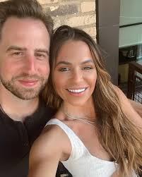 Forced John to come over to my side of the table for an anniversary selfie  🤳🏽…. Im curious, do you guys sit