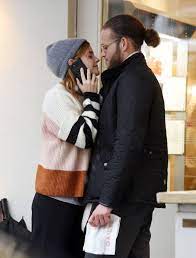 Emma and leo did everything in their power to keep their relationship rumor has it that leo robinton deactivated all social media accounts to protect his relationship with watson. Emma Watson Kissing Her Boyfriend Leo Robinton 04 24 2020 Celebmafia