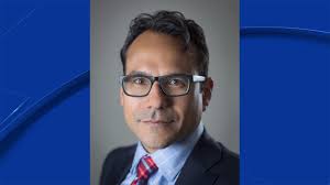 Junta nombra a Robert F. Mujica Jr. como director ejecutivo