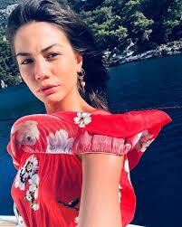 Demet özdemir fan sayfasına, bütün demet özdemir hayranlarını bekleriz.♡. Demet Ozdemir Sezonu Acti