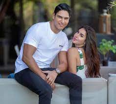 ياسمين صبري وزوجها حب جمعنا. Ø²ÙˆØ¬ ÙŠØ§Ø³Ù…ÙŠÙ† ØµØ¨Ø±ÙŠ ÙŠØ¸Ù‡Ø± Ø¨Ø±ÙÙ‚Ø© Ù†Ø¬Ù„ÙŠÙ‡ Ø§Ù„Ø´Ø§Ø¨ÙŠÙ† Ø¨Ø¥Ø­Ø¯Ù‰ Ø§Ù„Ù…Ù†Ø§Ø³Ø¨Ø§Øª ÙˆØ¬Ù…Ø§Ù„ Ø²ÙˆØ¬ØªÙ‡ Ø§Ù„Ø£ÙˆÙ„Ù‰ Ø­Ø¯ÙŠØ« Ø§Ù„Ø³ÙˆØ´ÙŠØ§Ù„ Ù…ÙŠØ¯ÙŠØ§ Ù…Ø¬Ù„Ø© Ø³ÙŠØ¯ØªÙŠ