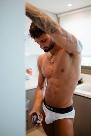 Nudes do macho sarado Yannis Nicolau batendo punheta ate gozar - Foto de  Penis