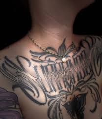 Manu (derecha) tatuador y propietario de sacred pain tattoo castellón. Tattoo Tale Soulful Surrender Motivation