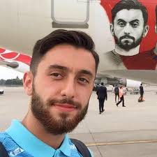 Almanya'nın kassel şehrinde 24 şubat 1992 yılında doğmuştur. Yunus Malli Home Facebook