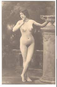 Junge Frau nackt stehend vor Säule v. 1912 (EA10) Nr. OID: 35865362 -  oldthing: Ansichtskarten Erotik