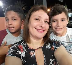 Com adoção, Ana Paula se tornou mãe de um “menino marrom” e escreveu livro  para alertar sobre racismo • História do Dia