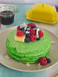 Add the flour, baking powder, milk and pandan extract to the yolks and mix to a smooth thick batter. Pandan Pancakes Spicyicecream
