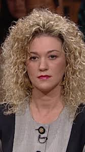 Rhonda says David kept changing his mind about buying an engagement ring  from her.