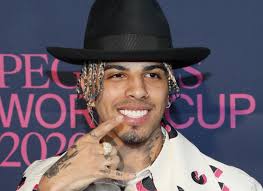 Rauw alejandro es un joven cantante puertorriqueño de música urbana, r&b, y dancehall. Rauw Alejandro Lola Indigo Tiene Un Talento Brutal Y Un Gran Potencial Videos Los40 Global Show Los40