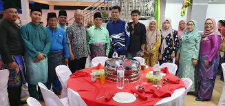 Bekas timbalan pengerusi bersatu kelantan sazmi miah, mengumumkan 200 ahli bersatu negeri keluar parti pada sidang media di kota bharu hari ini. Bersatu Daftar Ahli Sahih Bukan Semberono Bebasnews