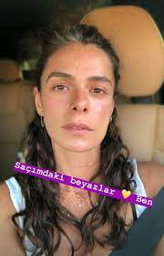 İlk oyunculuk deneyimini şaşkın filmiyle kazanan sarıkaya, sonrasında plajda filminde rol aldı. Ozge Ozpirincci Nin Saclarina Aklar Dustu Temiz Magazin