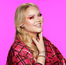 The nikkietutorials x beauty bay makeup masterclass gave 50 golden ticket winners the chance to have an intimate zoom call (the 2020 version of a dinner party!) with nikkie, ask her questions. Nikkie Tutorials Is Teaming Up With Beauty Bay For An Eyeshadow Palette