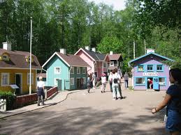 Zweden heeft een oppervlakte van 449.964 vierkante kilometer en 9,2 miljoen inwoners. Astrid Lindgrens World Vimmerby Sweden Zweden Scandinavie Denemarken
