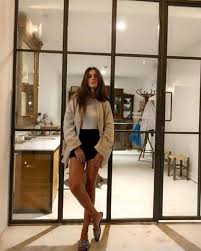 Hayatına dair araştırma yapan hayranlarının en çok merak ettiği sorulardan birisi de 'yüsra geyik kaç yaşında' oldu. Yusra Geyik Kim Kac Yasinda Evli Mi Instagram Adresi Ne Arkak Sokaklar Zelis Kim