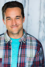 Ladies and Gentlemen i present you Joshua Duvall Preston, the guy who  played young Chandler