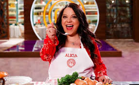 Si veus un tuit que t'agrada especialment, pots tocar el cor. Masterchef 9 Quien Es Alicia La Concursante Envuelta En Los Primeros Rifirrafes Del Programa Las Provincias