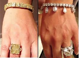 13,198,273 likes · 10,890 talking about this. Rocks That Set The Bar The Year S Most Blinding Engagement Rings Vibe Com
