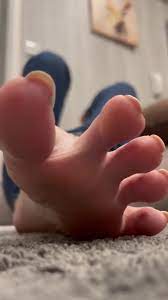 Giantess Salome Toes - ThisVid.com