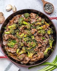 În făina cernută se face un gol şi se pune maiaua care se acoperă cu puţină făină. Tigaie De Vita Cu Broccoli Reteta Paleo Whole30 Blondelish Com