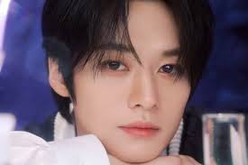 240228 Soompi: Lee Know ze Stray Kids został najmłodszym członkiem Klubu  Honorowego World Vision : r/straykids