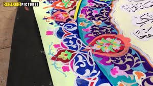 Video ini berisi tentang cara membuat desain dekorasi kaligrafi menggunakan teknik ngeblakngemal yang sangat sederhana dan mudah di praktikan di rumah. Lomba Kaligrafi Hiasan Mushaf Kontemporer Dekorasi Dan Naska By Qostha Art