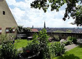 Within the garden are a palm house, a butterfly house and cafe palmenhaus. Bayerische Schlosserverwaltung Garten Burggarten Nurnberg Maria Sibylla Merian Garten