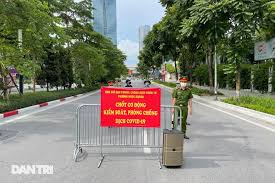 Thấy cảnh sát, linh nhanh chóng quay xe bỏ chạy với tốc độ gần 100km/giờ. Riki13ygfgkf8m