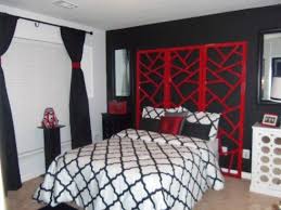 Black And White Headboard Diy Always Wanted A Black White And Red Room The Headboard I Spray Painted It This Lacquer Red Black And White Nightst Bedroom Red Red Headboard Red Rooms