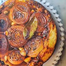 Schnelle Kuche Die Tagliche Rezeptkolumne Karamellisierte Zwiebeltarte Genuss Tagesspiegel Mobil Rahmkartoffeln Lebensmittel Essen Rezepte