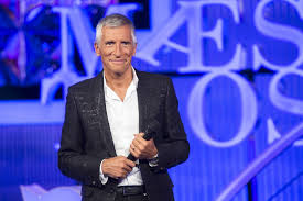 N'oubliez pas les paroles est un jeu style karaoké sur france 2 où les candidats lisent les paroles de la chanson et à un moment donné les paroles s'arrêtent et ils doivent continuer à chanter a partagez vos avis sur le forum de n'oubliez pas les paroles si vous êtes fan du jeu d'access de france 2. Nouveau Casting Pour L Emission N Oubliez Pas Les Paroles Topmusic Fr