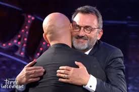 Mais cette 23e aventure sera particulière puisque l'animateur a passé le relais à raphaël de casabianca, l'ancien voyageur d'échappées belles , sur france 5. Le Calin De La Reconciliation Entre Franck Gastambide Et Frederic Lopez