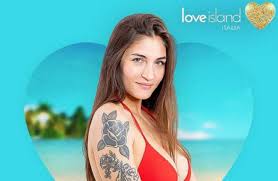 Presenta giulia de lellis fotogallery love island italia, dove vivono i concorrenti? Love Island Chi E Rebeca Eta Instagram Diploma E Origine Del Nome