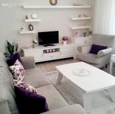 Minik Ve Sevimli Bir Evde Mor Ve Bej Uyumu Wohnzimmerideen Kucuk Salon Dekoru Small Living Room Decor Diy Living Room Decor Appartment Decor