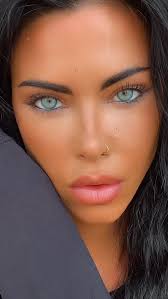 Eres la mujer más hermosa que he visto, tus padres no pensaron jamás toda  la belleza que crearon. Atte Jorge Mollo