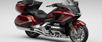 Honda gl1800 gold wing'i alırken ve kullanırken çeşitli vergiler ödemeniz gerekir. Honda Gives The Gold Wing Bigger Trunk And Android Auto Autoevolution